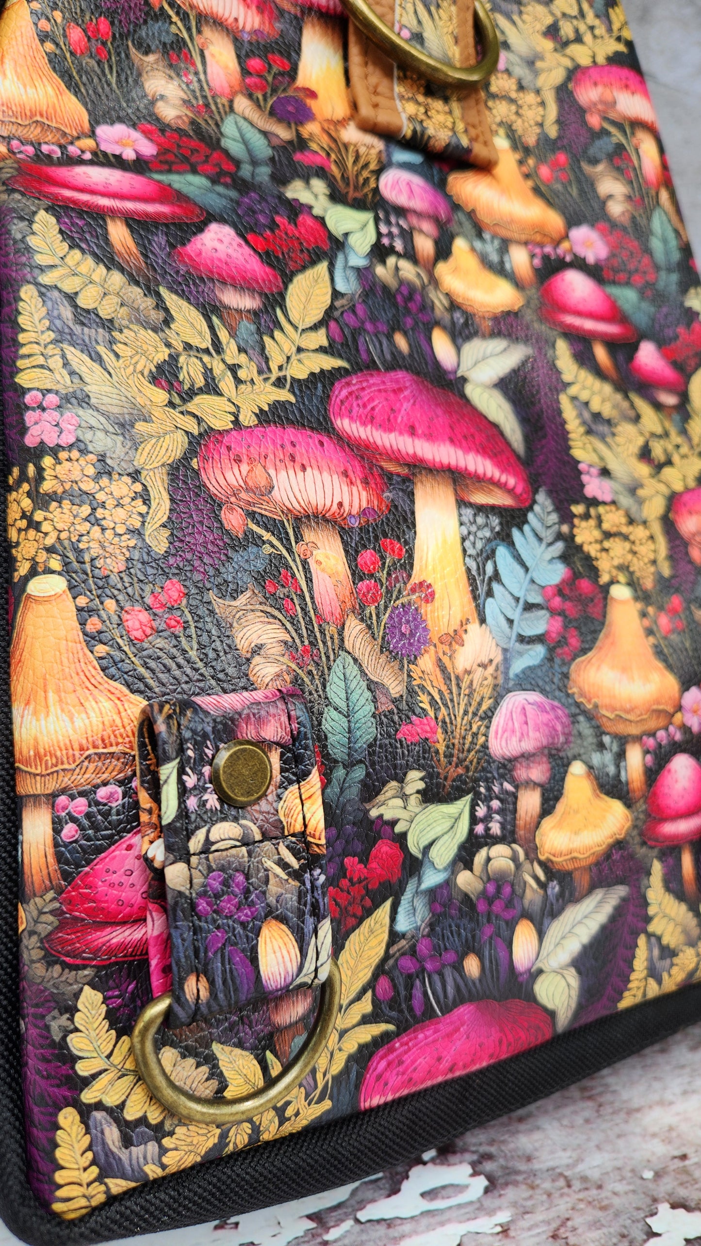 Forest Floor Anywayz bag- Mushroom