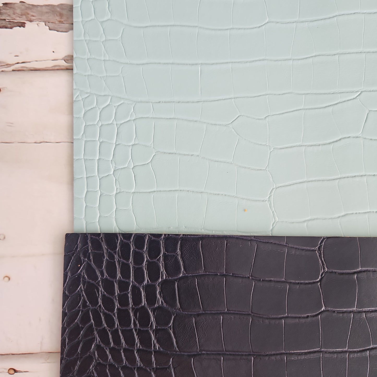 Essential Mini Clutch  - Gator