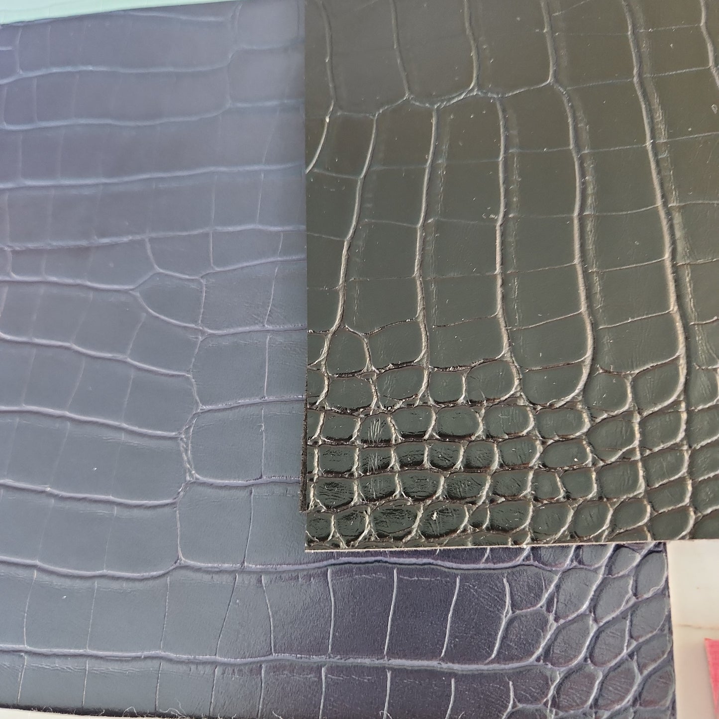 Essential Mini Clutch  - Gator