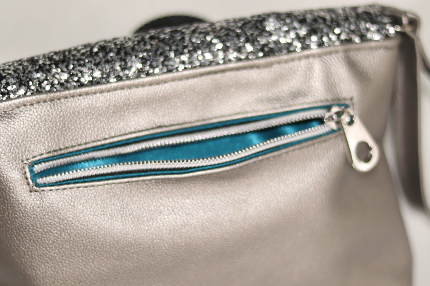 Skylar Glitter Clutch/Crossbody