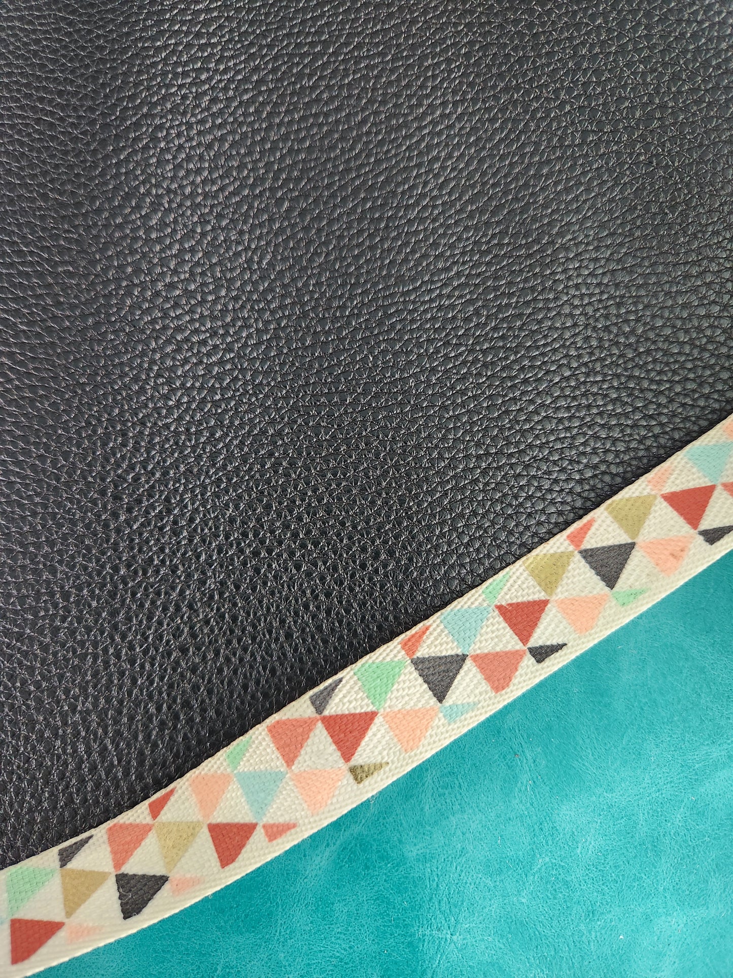 Essential Clutch  -Leather Two Tone